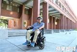 楊博宇雖患先天性肌萎症，但突破逆境活得精彩，將獲頒總統教育獎。翻攝畫面